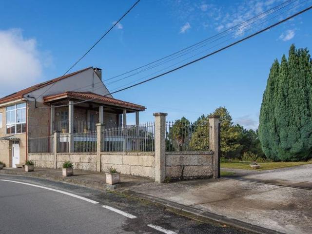 Chalet en venta en Amoeiro, Ourense