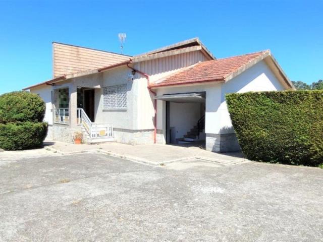 Chalet en venta en Amoeiro, Ourense