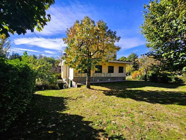 Chalet en venta en Amoeiro, Ourense