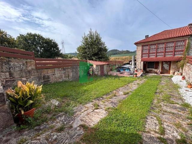 Chalet en venta en Amoeiro, Ourense