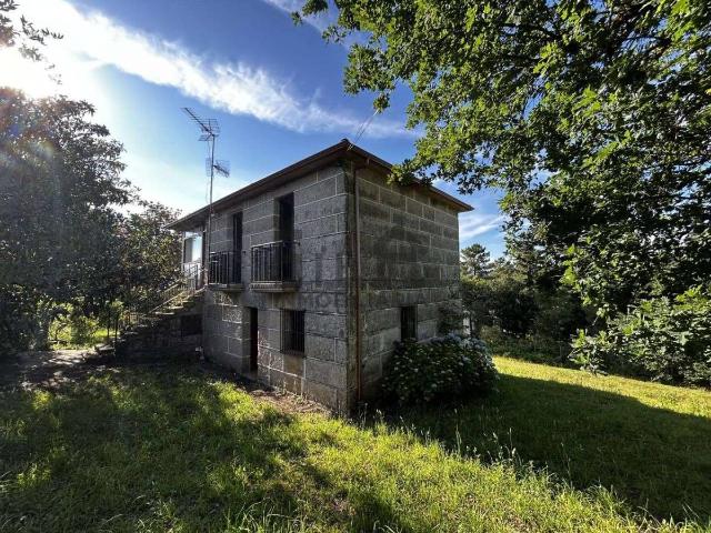 Chalet en venta en Amoeiro, Ourense