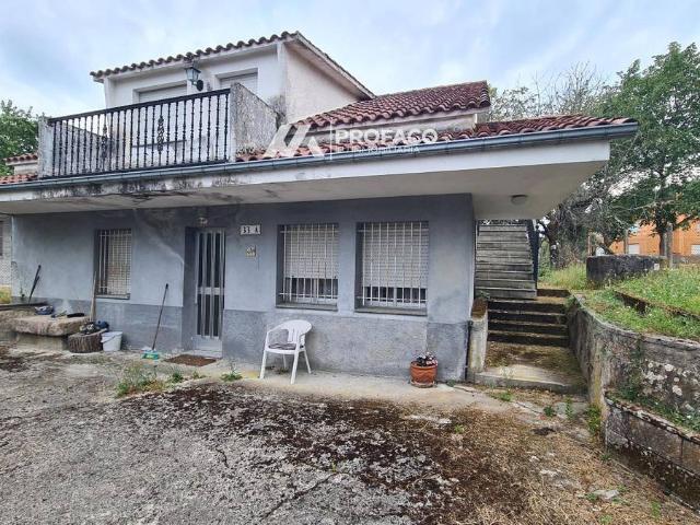 Chalet en venta en Amoeiro, Ourense