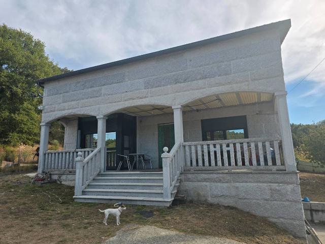 Chalet en venta en Amoeiro, Ourense