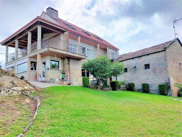 Chalet en venta en Amoeiro, Ourense