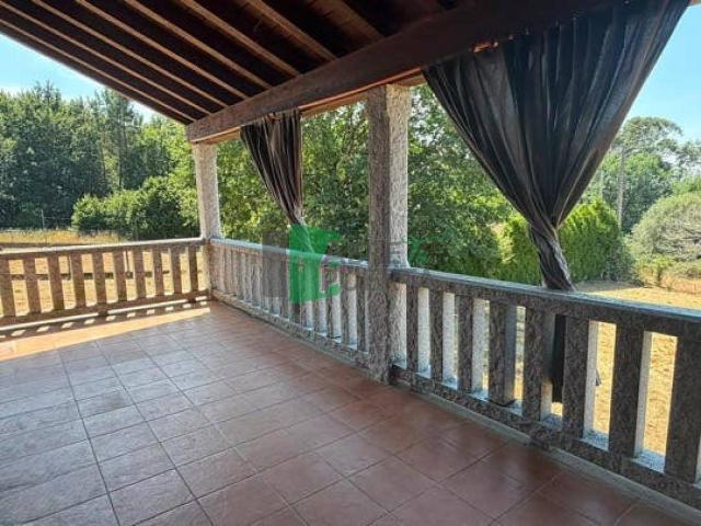 Chalet en venta en Amoeiro, Ourense
