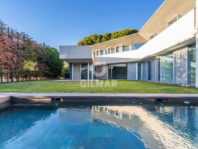 Villa en venta en Madrid, Cortes