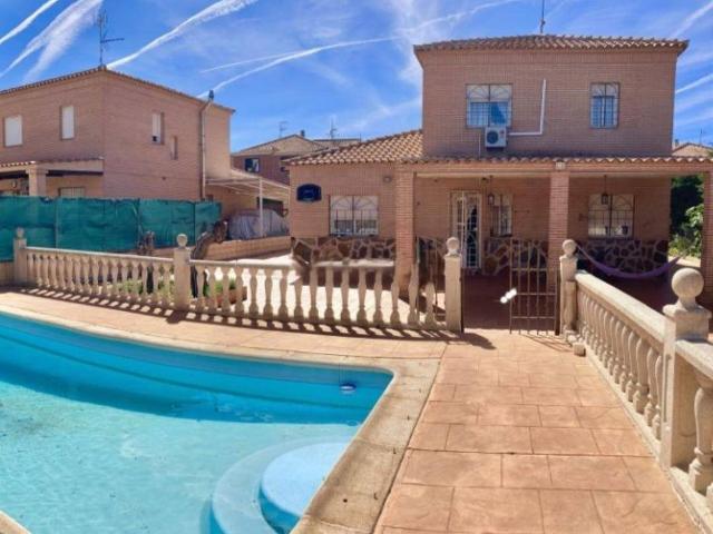Villa en venta en Argés