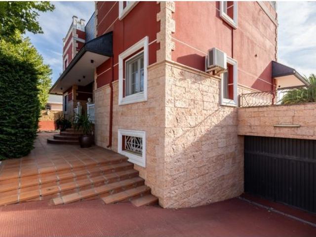 Casa en venta en Arroyomolinos, Madrid