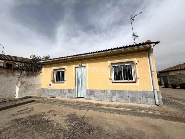 Chalet en venta en Ataquines, Castilla y León