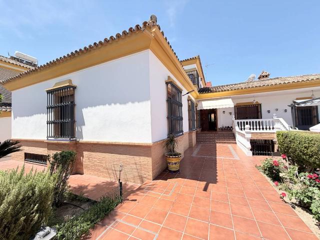 Chalet en venta en Bormujos, Andalucía