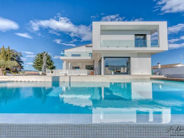 Villa en venta en Avinyonet De Puigventós