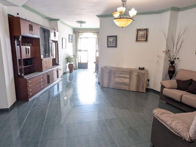Villa en venta en Baena