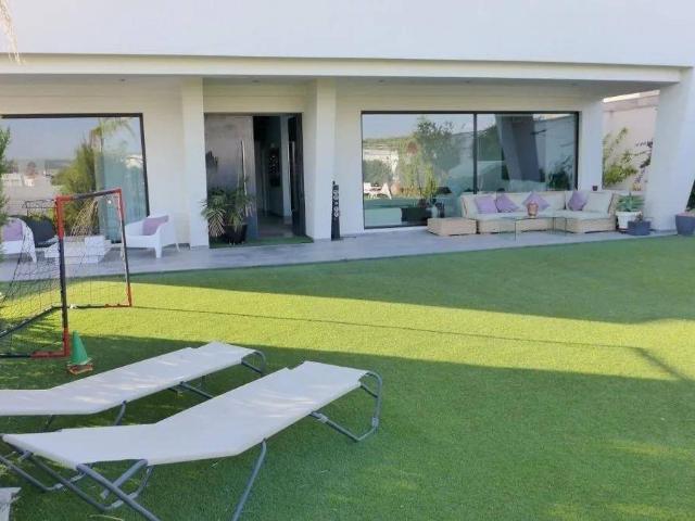 Villa en venta en Baena