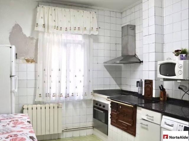 Villa en venta en Barakaldo, Landaburu