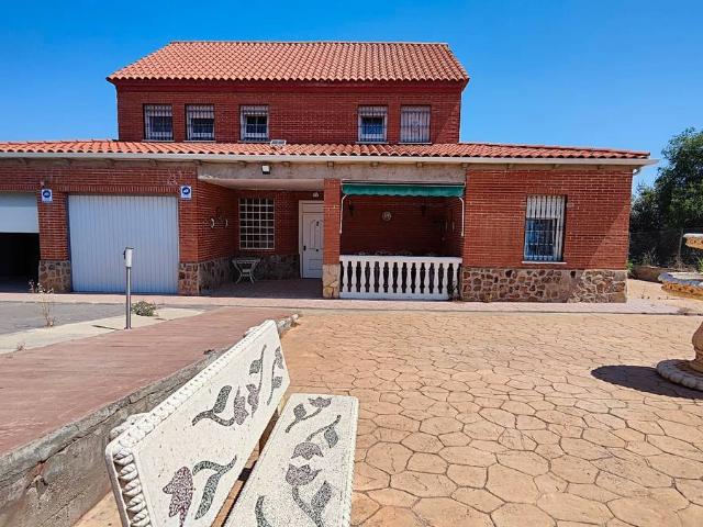 Villa en venta en Barajas De Melo
