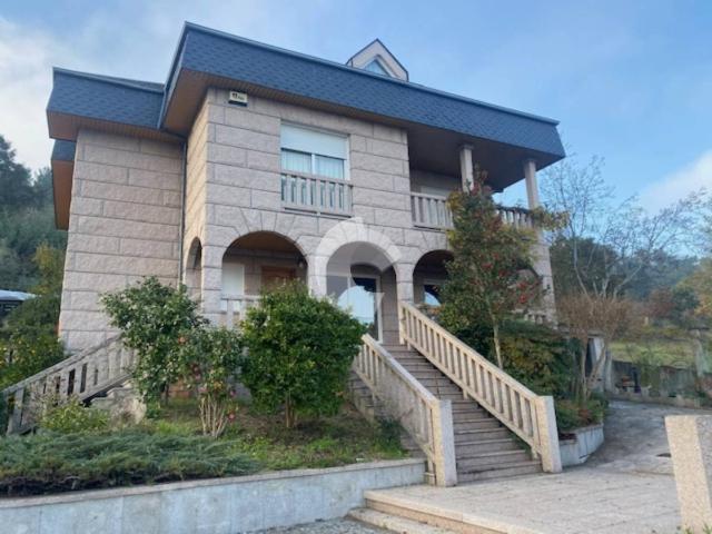 Chalet en venta en Barbadás, Ourense