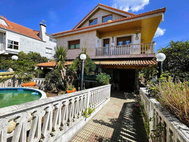 Chalet en venta en Barbadás, Ourense