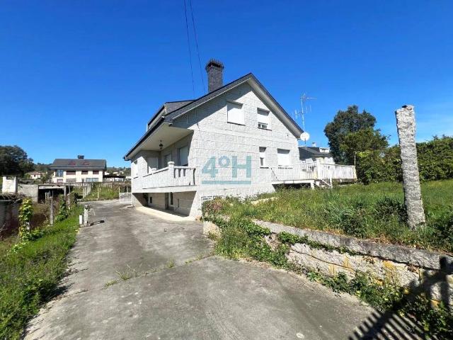 Chalet en venta en Barbadás, Ourense