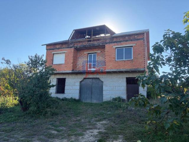 Chalet en venta en Barbadás, Ourense