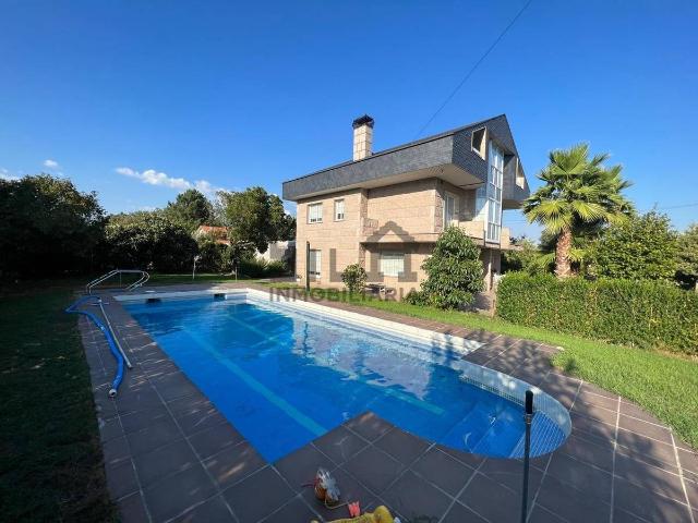 Chalet en venta en Barbadás, Ourense