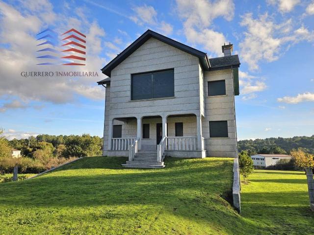 Chalet en venta en Barbadás, Ourense