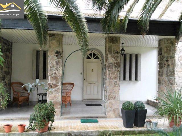Chalet en venta en Barbadás, Ourense
