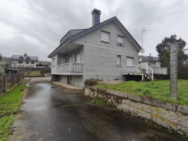 Chalet en venta en Barbadás, Ourense