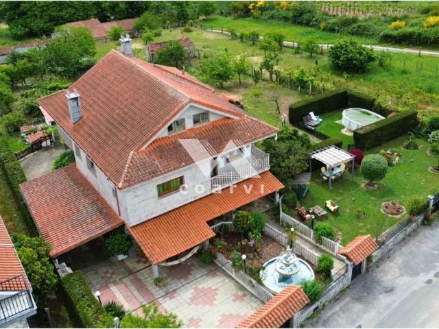 Chalet en venta en Barbadás, Ourense