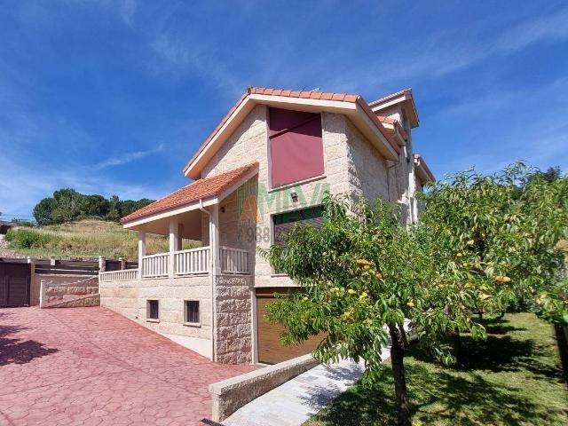 Chalet en venta en Barbadás, Ourense