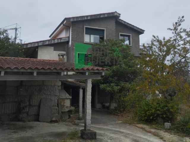 Chalet en venta en Barbadás, Ourense