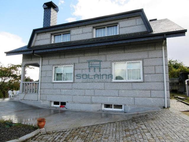 Chalet en venta en Barbadás, Ourense