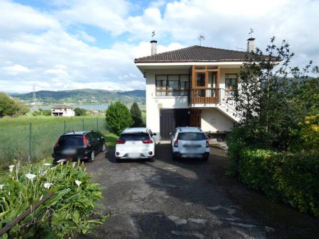 Chalet en venta en Paderne, Cantabria