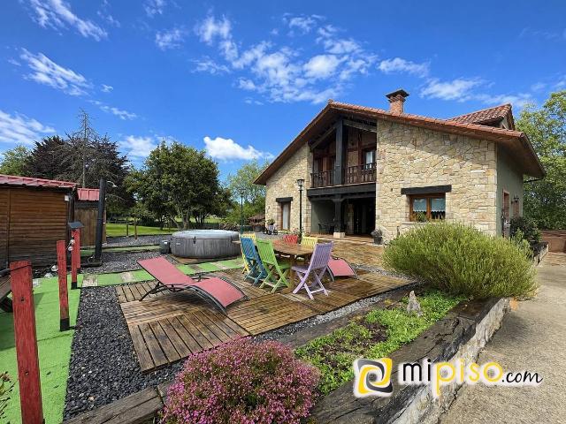 Chalet en venta en Paderne, Cantabria