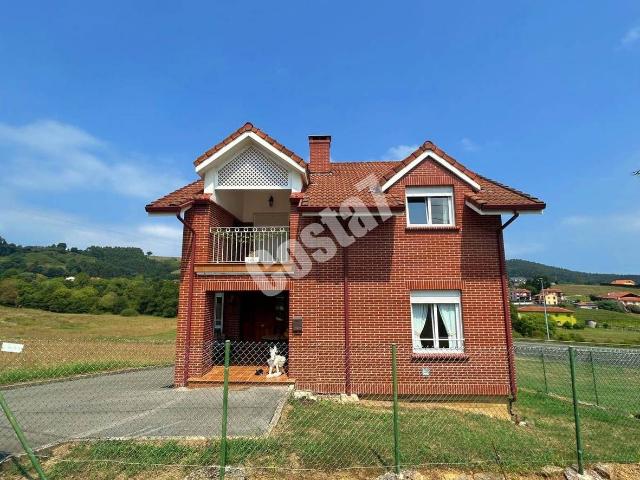 Chalet en venta en Paderne, Cantabria