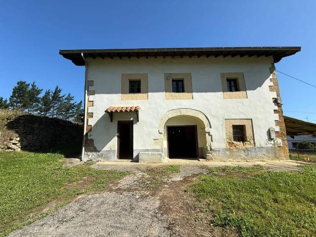 Chalet en venta en Paderne, Cantabria