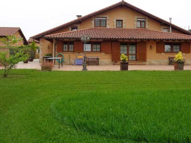 Chalet en venta en Paderne, Cantabria