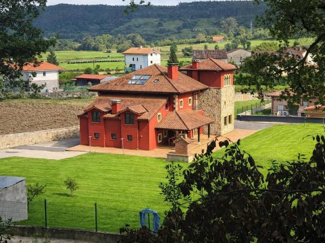 Chalet en venta en Paderne, Cantabria