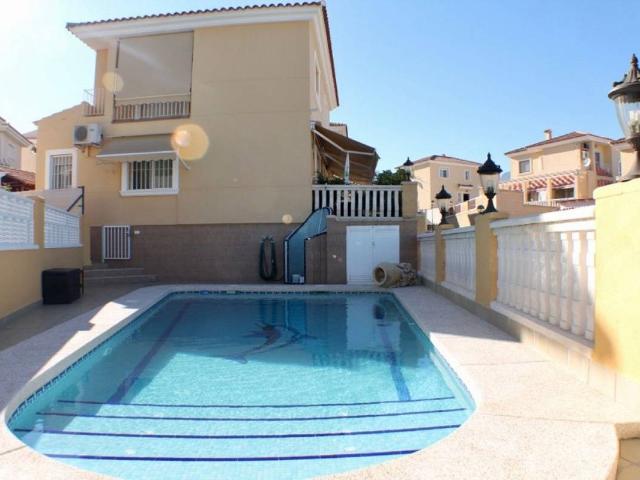 Villa en venta en La Nucia