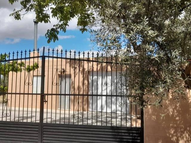 Villa en venta en Baza
