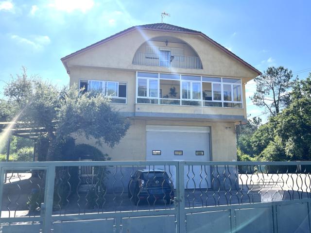 Villa en venta en Beade