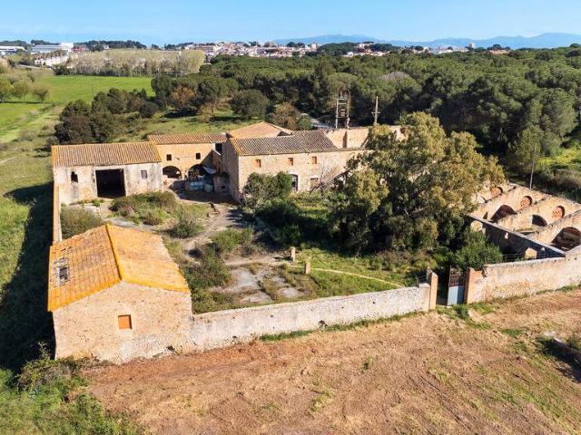 Villa en venta en Bellcaire D'empordà