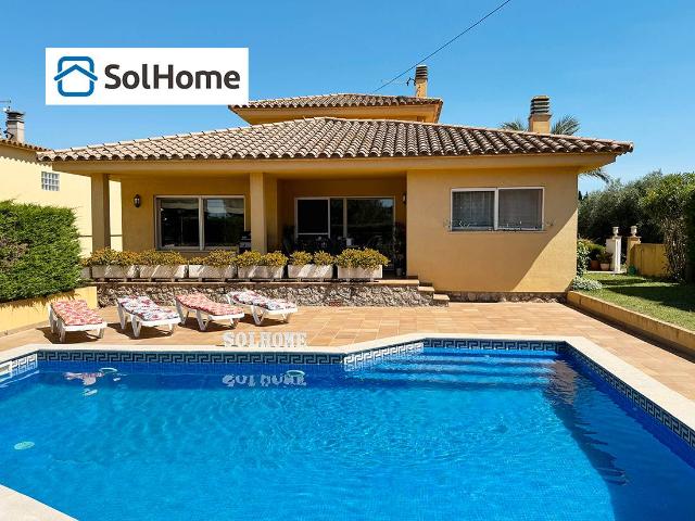 Villa en venta en Bellcaire D'empordà
