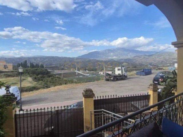 Villa en venta en Benamocarra