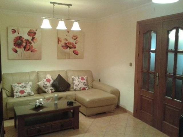 Villa en venta en Benamocarra