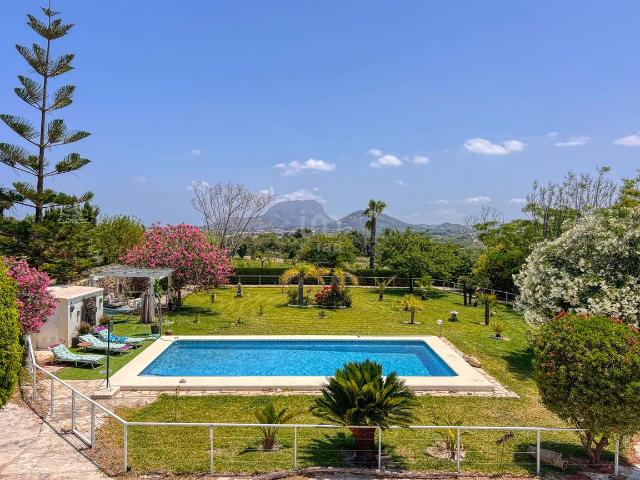 Chalet en venta en Beniarbeig, Alicante