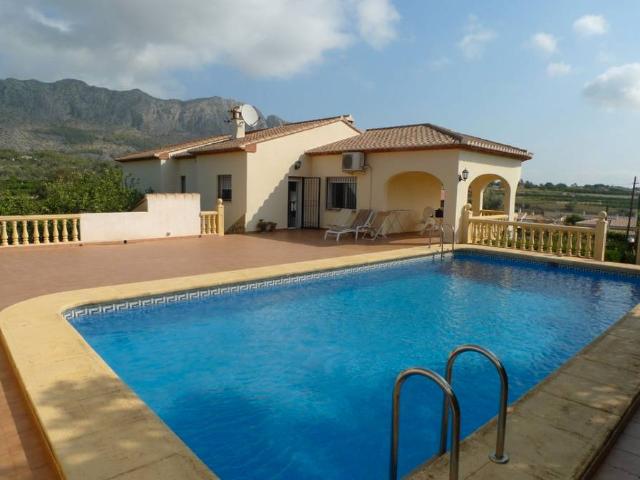 Villa en venta en Beniarbeig