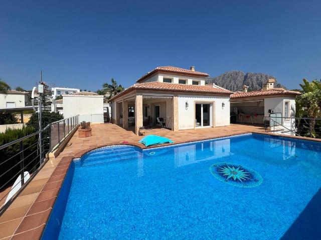 Villa en venta en Beniarbeig