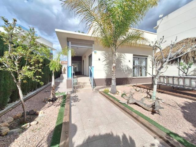 Chalet en venta en Urbanización Benimar, el Baix Segura / La Vega Baja