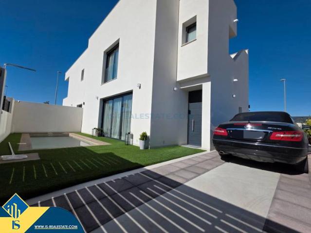 Chalet en venta en Urbanización Benimar, el Baix Segura / La Vega Baja