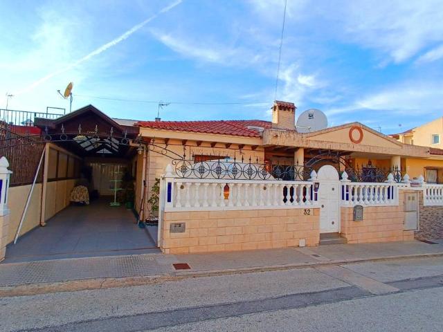 Chalet en venta en Urbanización Benimar, el Baix Segura / La Vega Baja